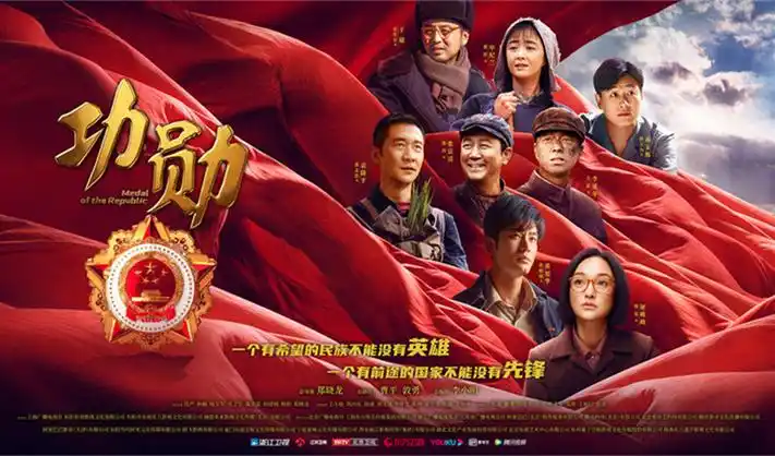 男女视频在线观看条目的年份与评分标注示意轮播图